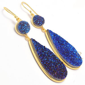 Boucles d'oreilles élégantes en titane bleu Druzy Gemstone en argent sterling 925 plaqué or 18 carats conception de goutte délicate pour les fêtes de mariage - Product Image 3