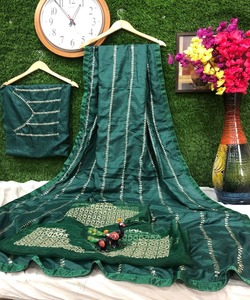 Belle doublure de couleur verte dernier saree de créateur avec chemisier non cousu pièce traditionnelle et vêtements de fête vêtements ethniques ApparelGarment - Product Image 1