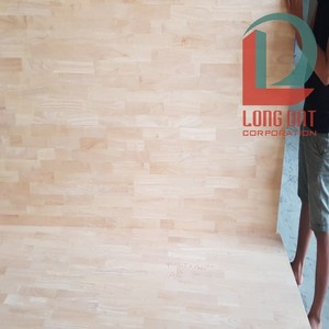 Planche en bois de caoutchouc à joint en doigt d'or - Planche à découper intérieure personnalisée avec un design moderne et une surface lisse poncée - Product Image 3