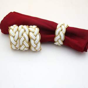 ซื้อที่กำหนดเองการออกแบบที่หรูหราโลหะแหวนผ้าเช็ดปากสำหรับบ้านและโรงแรมใช้มือ Crafted แหวนผ้าเช็ดปากราคาต่ำ - Product Image 1