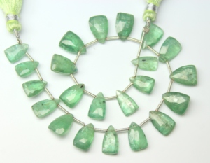 ลูกปัดขนาด8นิ้วรูปหัวใจไคยาไนต์สีเขียวธรรมชาติทำด้วยมือขนาด7X8MM 12X12MM ประมาณ8นิ้ว - Product Image 1