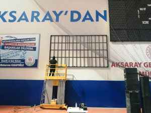 บอร์ดแสดงคะแนนหน้าจอ LED สถาปัตยกรรมผนังวิดีโอโฆษณากลางแจ้งสำหรับรถบัสสนามกีฬาขนาด10มม. การแสดงป้ายดิจิตอลแบบพิกเซล - Product Image 5