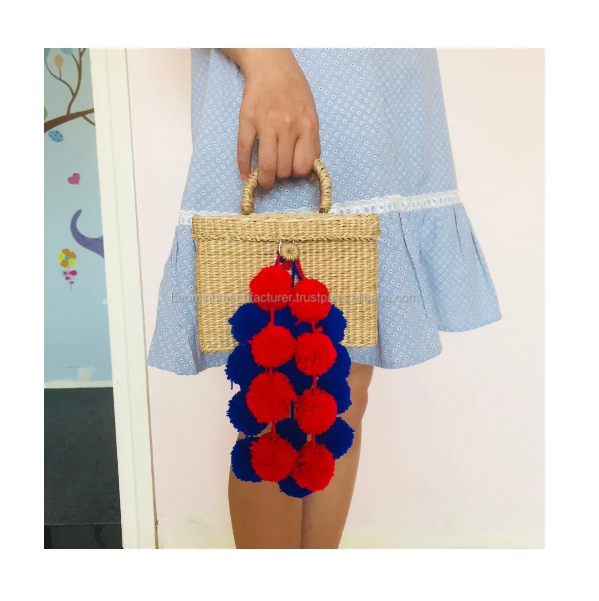 Großhandel Parallele piped Seegras Tasche Handtaschen mit bunten Pompon Kontaktieren Sie uns zum besten Preis