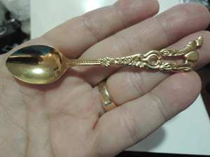 Cuillère de mariage élégante en acier inoxydable couleur or avec poignée en laiton de l'Inde, idéale aussi pour la cuisine à domicile et les hôtels. - Product Image 2