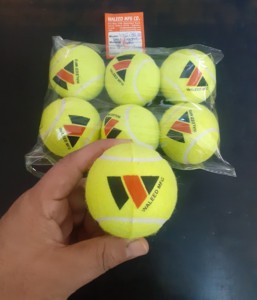 Fabricante mayorista de juguetes de goma para mascotas con logo personalizado impreso, pelotas de tenis para perros. - Product Image 1