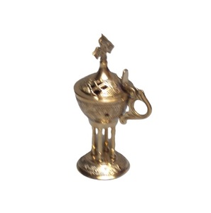 Kalavastu Brûleur d'encens à charbon de bois sculpté en laiton suspendu et encensoir Lobandan Décoration d'intérieur toutes saisons avec chaîne - Product Image 4