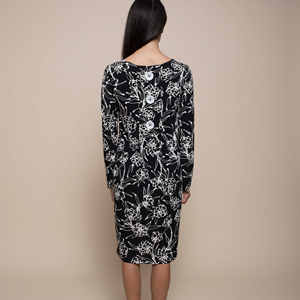 Vestido largo elegante de alta calidad hecho en Italia con escote barco y botones en la espalda, para el día. - Product Image 2