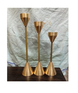Candelabros cónicos de latón antiguo únicos de alta calidad - Product Image 4