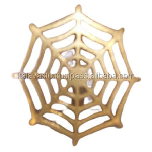 Servilletero de latón fundido a mano e impreso hecho en India, vajilla con temática floral, regalo artesanal de Metal elegante - Product Image 3