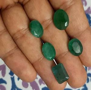 Atractivo pulido de alta calidad Esmeralda forma libre corte piedra suave suelta piedras preciosas para gran fábrica - Product Image 1