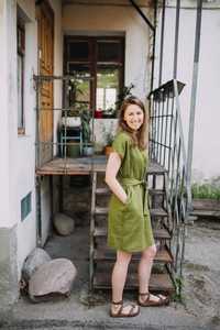 2020 New arrival fashionable trending latest design olive drab color crepe fabric o-neck short sleeve knee length women linen - Product Image 3