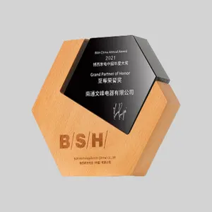 Pujiang incisione all'ingrosso premi trofeo in legno e trofeo Design personalizzato regali aziendali placca in legno