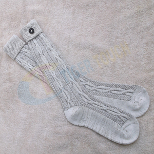 Chaussettes Lederhosen personnalisées à motif floral pour hommes, respirantes et décontractées, de style bavarois pour l'hiver, absorbant la sueur pour la TT-1292 de l'Oktoberfest - Product Image 1