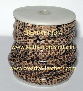 รองเท้าหนังสายเย็บสีขาวสีดำสำหรับสัตว์เลื้อยคลานทันสมัยกระเป๋าสำหรับใส่ทำงานอดิเรกทำเสื้อผ้า - Product Image 2
