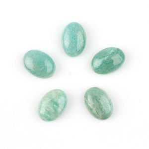 อเมซอนไนต์สีเขียวธรรมชาติคุณภาพสูง ขนาด 12x16 มม. ทรงรีเรียบแบบคาโบชอง ขัดเงาอย่างดี สำหรับทำแหวน เครื่องประดับชั้นดี - Product Image 3