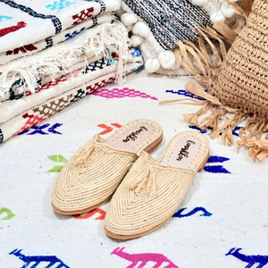 รองเท้าบาบูชทำมือจากเส้นใยราฟเฟีย - พู่ห้อย - ผลิตภัณฑ์แฮนด์เมดวีแกน - Product Image 1