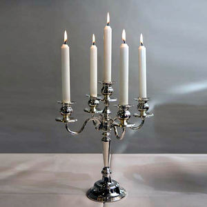 Candelabro de Aluminio Plateado de Cinco Brazos para Decoración de Bodas y Fiestas - Product Image 1