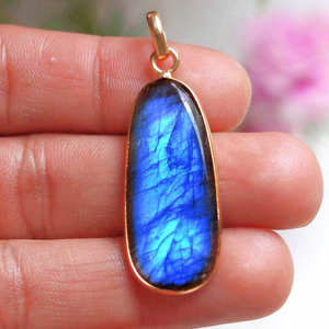 Pendentif bol en résine labradorite, connecteurs en or rose, pierre précieuse, monture ouverte, collier en forme de cœur, bijoux de labradorite - Product Image 3