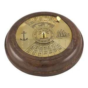 Calendario náutico de latón antiguo con base de madera Astrolabio de latón antiguo con base de madera decorativa hecha a mano - Product Image 1