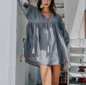 เสื้อเบลาส์แขนยาวสำหรับผู้หญิง,เสื้อแบบชาวนาวินเทจมีหลายสีปักลายพร้อมพู่ปี2020 - Product Image 3