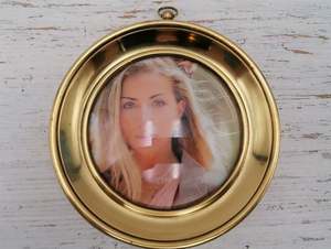Round <b>Photo</b> <b>Frame</b> in Gold Metal with Shiny Polished Finished Perfect <b>for</b> <b>Wall</b> Hanging and Bedroom Decoration Elegant and Stylish - Product Image 4