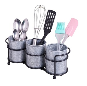 Elegante carrito de herramientas de metal galvanizado con soporte negro, perfecto para la organización de la cocina, solución de almacenamiento versátil - Product Image 1