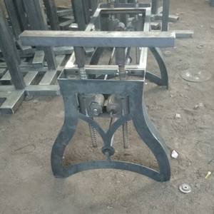 Base de Mesa Ajustable Industrial de Hierro Industrialux con Manivela para Uso en Restaurantes de Hoteles - Product Image 4