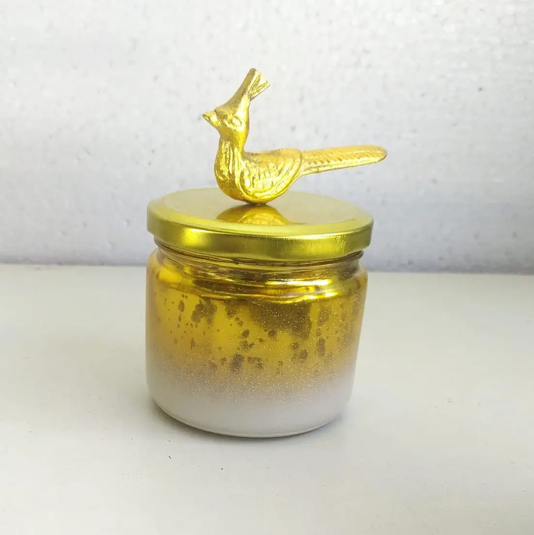 Beste Glas Kaars Jar Frosted Glas Gouden Afwerking Met Metalen Deksel En Vogel Ontwerp Handvat Nieuwe Ontwerp Kaars Potten Voor uw Huis