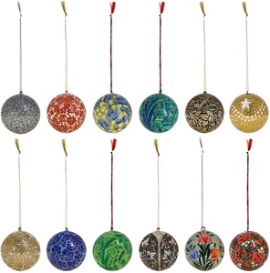 Buatan Tangan dan Tangan Dicat Bubur Kertas Bola untuk Natal Dekorasi Gantungan Pernak-pernik Natal dari Kashmir India - Product Image 1