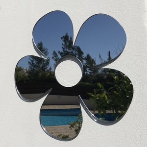 Modernos Espejos de Jardín con Forma de Margarita - Product Image 1
