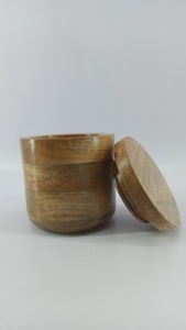 Salero de madera maciza natural, caja redonda para especias, recipiente de almacenamiento con tapa giratoria. - Product Image 5