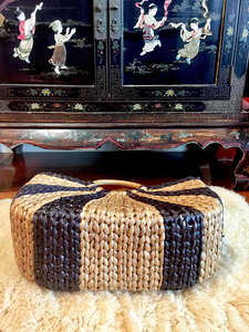 Vente en gros de sacs de plage en paille demi-cercle faits à la main, jacinthe d'eau avec broderie florale, décoration bon marché, style vintage - Product Image 5