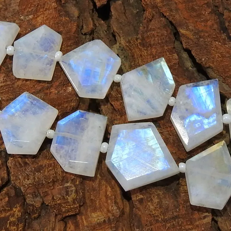 ลูกปัดมูนสโตนสีขาวรุ้ง,แฟนซีรูปทรงไม่สม่ำเสมอไฟฉูดฉาดสีฟ้าหินหลวมธรรมชาติ100% 19ชิ้นประมาณ18X11To8X7MM