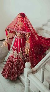 Dernière tendance : Koti indien pakistanais avec robe Lehenga, ornée de cristaux, de perles de verre et de pierres, tenue de mariage - Product Image 2