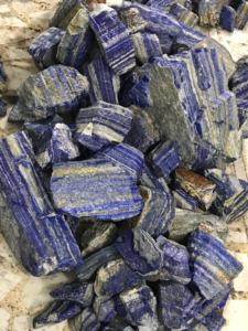 Piedra preciosa rugosa de Color azul lapislázuli sin cortar - Product Image 2