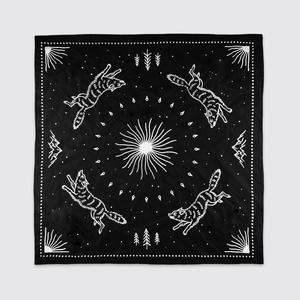 ผ้าโพกหัวสี่เหลี่ยมดีไซน์คลาสสิกผ้าโพกหัวพิมพ์ลายโลโก้ออกแบบได้ตามต้องการ - Product Image 4