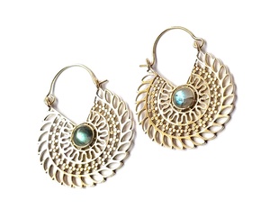 Dernières boucles d'oreilles créoles bohèmes en laiton avec pierre de labradorite, plaqué or, nouveau design, style unique pour femme - Product Image 3