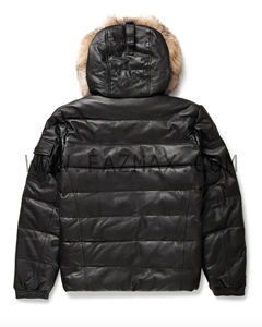 Chaqueta de cuero acolchada negra con piel de zorro - Product Image 2