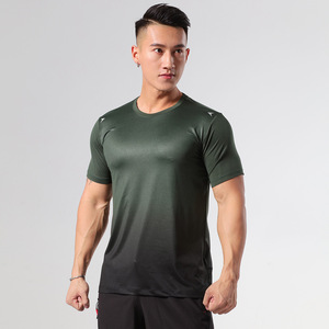 Camiseta de cuello redondo de algodón personalizada de moda para hombres Logotipo en relieve 3D Diseño Atlético transpirable Cómodo Ajuste de gran tamaño Primavera/Verano - Product Image 4