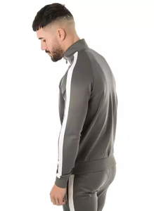 เสื้อฮู้ดซิปผู้ชายแบบมีโลโก้สั่งทำ ลายเรียบ สำหรับเล่นกีฬากลางแจ้ง ผลิตด้วยเทคนิคการถักแบบวอช นิตติ้ง จากประเทศปากีสถาน - Product Image 2