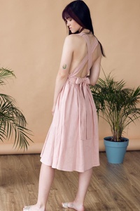 Robe d'été bohème en lin à dos croisé avec poches, longueur mi-cuisse et nœud au dos pour une taille ajustée - Parfaite pour l'été - Product Image 4