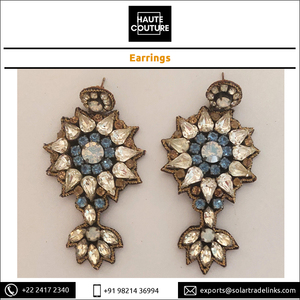 Boucles d'oreilles élégantes en opale, forme de fleur, faites à la main, brodées à la main, pour femmes et filles, au meilleur prix - Product Image 2