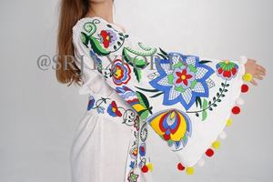 Nouvelle robe de mariée bohème à manches papillon, brodée de fleurs arc-en-ciel, style tunique pour festival, avec pompons - Product Image 2