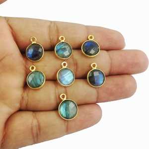 Collier pendentif délicat en laiton avec labradorite ronde sertie, cadeau, collier en pierres précieuses - Product Image 1