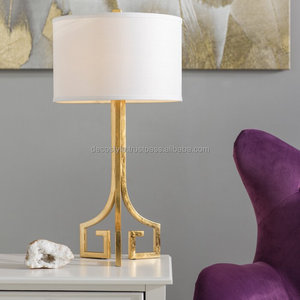 Lámpara de mesa metálica dorada - Product Image 1