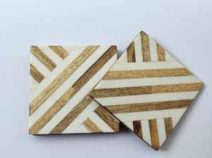 Ensemble de sous-verres de forme carrée tendance avec support Dernière conception Table en bois et résine Tapis et coussinets décoratifs pour la maison et la cuisine - Product Image 2