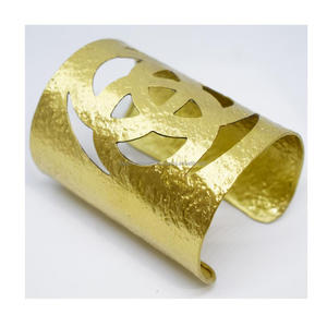 Brazalete Ondulado de Latón Reciclado Dorado de Invierno 2025 de Kansas, Joyería Étnica Hecha a Mano para Navidad, Joyería para Abrigos - Product Image 1