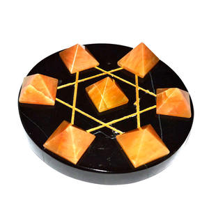 7 pirámides de Aventurina de melocotón en Base negra de Star David - Product Image 4