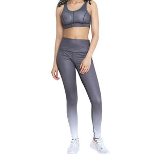 Ensemble de 2 pièces de leggings de yoga et de soutien-gorge de sport personnalisés - Extensible dans les quatre sens, respirant, respectueux de l'environnement, imprimé par sublimation - Product Image 1