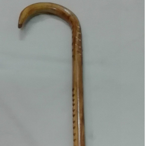 ไม้เท้าฝึกซ้อมทำจากไม้เนื้อแข็งสีน้ำตาลช็อกโกแลต รูปทรงฟันฉลาม สำหรับป้องกันตัวและศิลปะการต่อสู้ รับผลิตตามแบบ (OEM) - Product Image 1